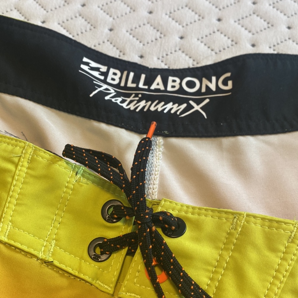 Billabong Platinum X Mens size 34 swim shorts - Rare sunset color - Like new - Picture 4 of 9